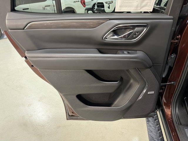 Used 2023 Chevrolet Tahoe Z71 w/ Luxury Package AWD/4WD image 24