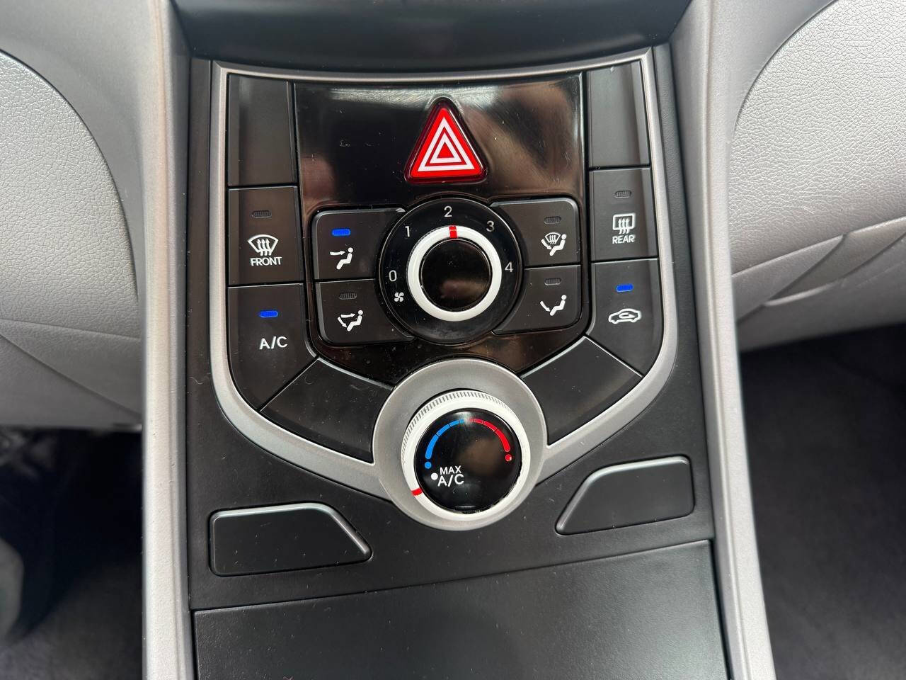 Used 2015 Hyundai Elantra SE w/ Option Group 02 FWD image 19