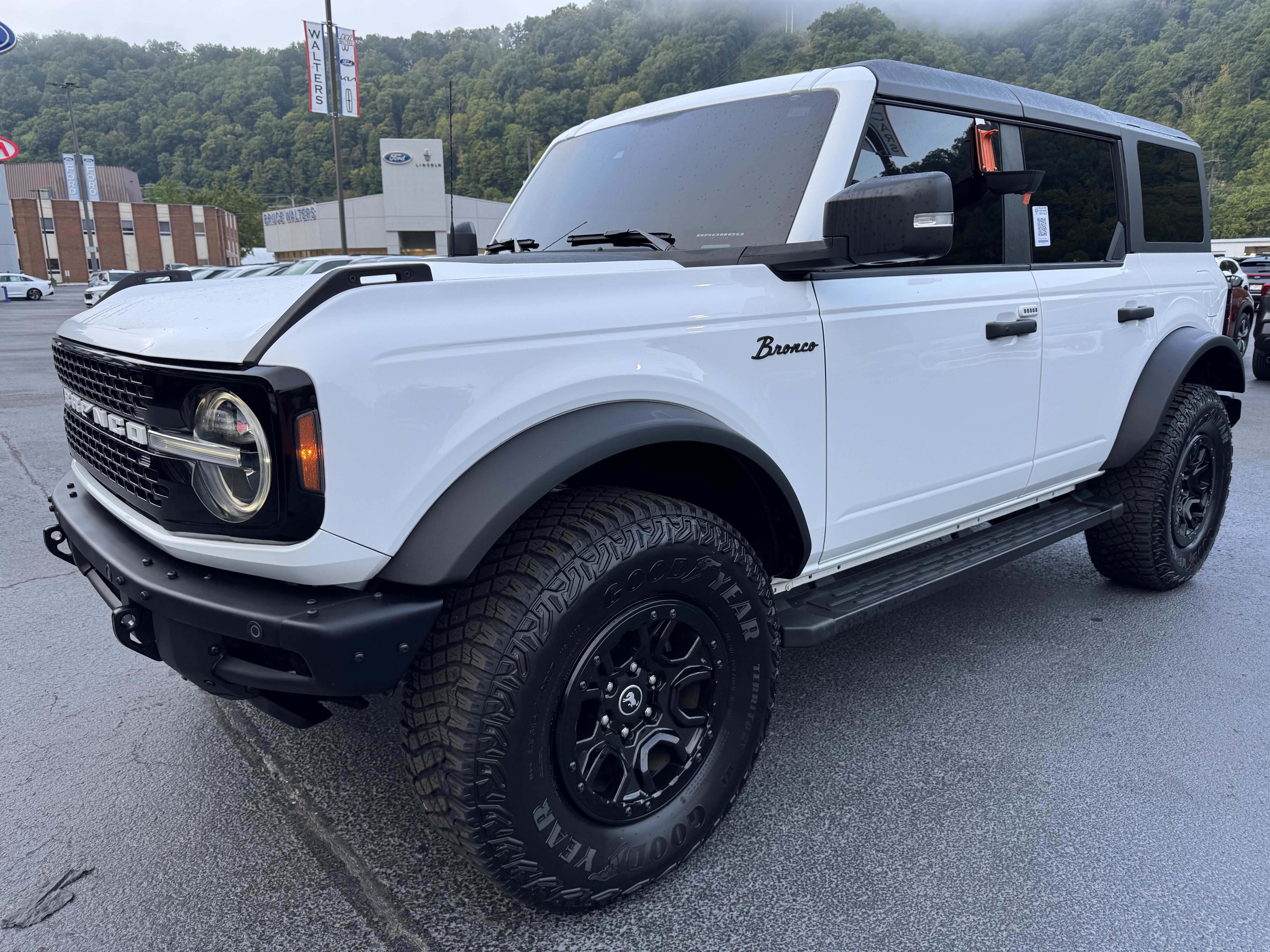Used 2024 Ford Bronco Wildtrak AWD/4WD image 3