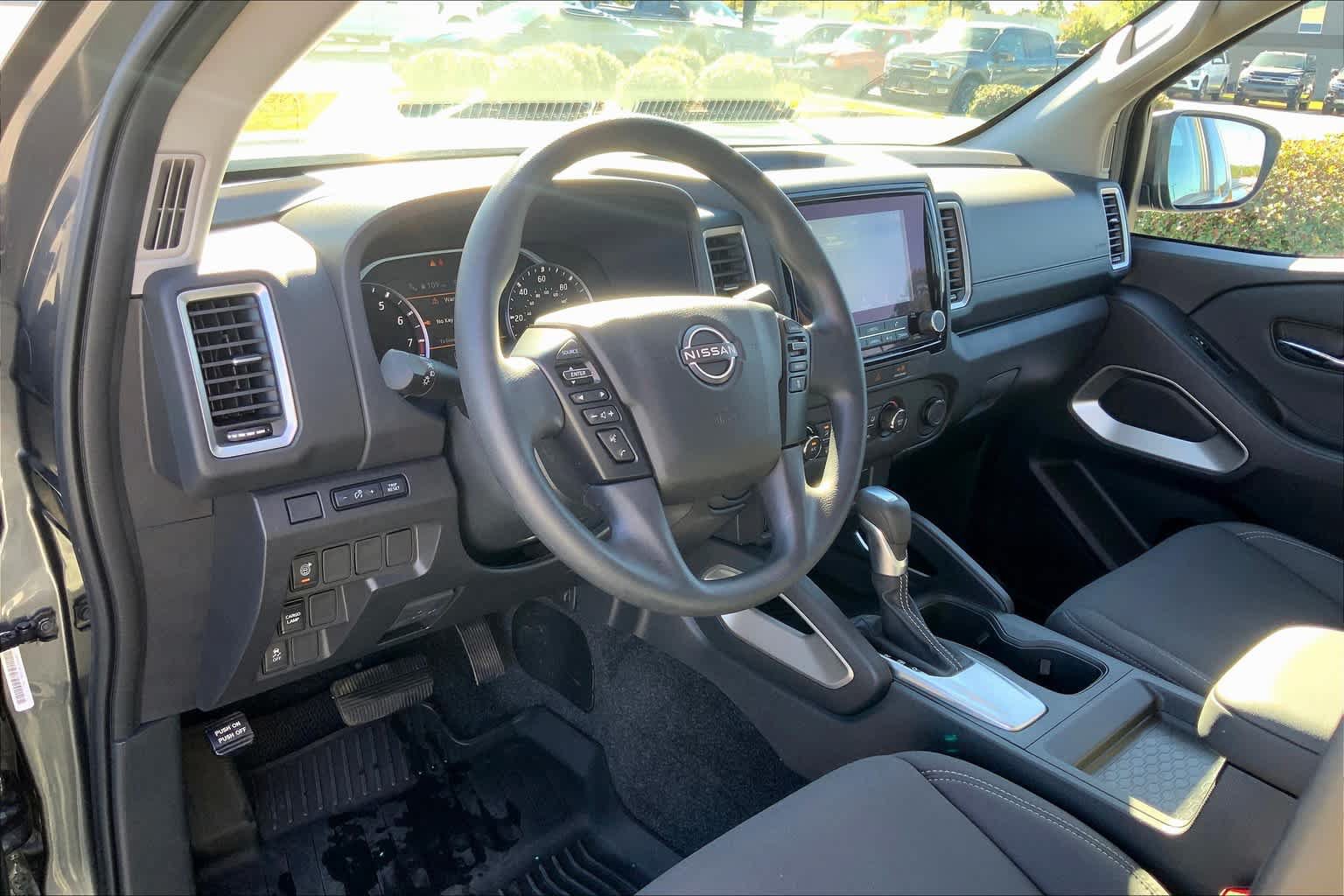 Used 2023 Nissan Frontier SV w/ Technology Package RWD image 17
