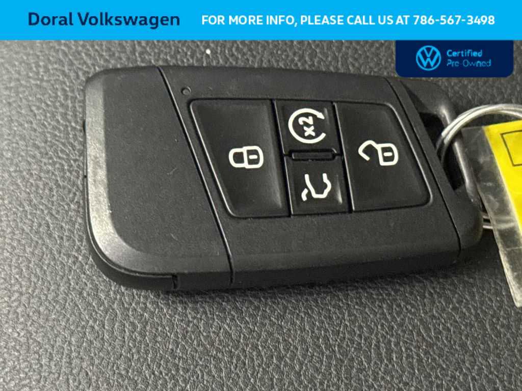Used 2025 Volkswagen Taos SE FWD image 28