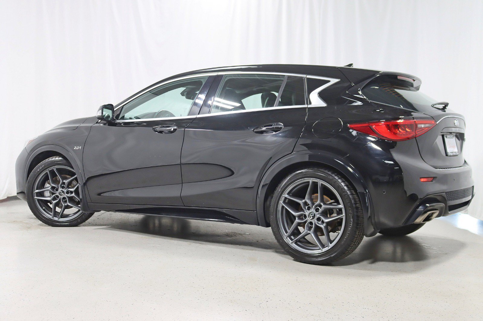 Used 2018 INFINITI QX30 Sport w/ Leather Package FWD image 9