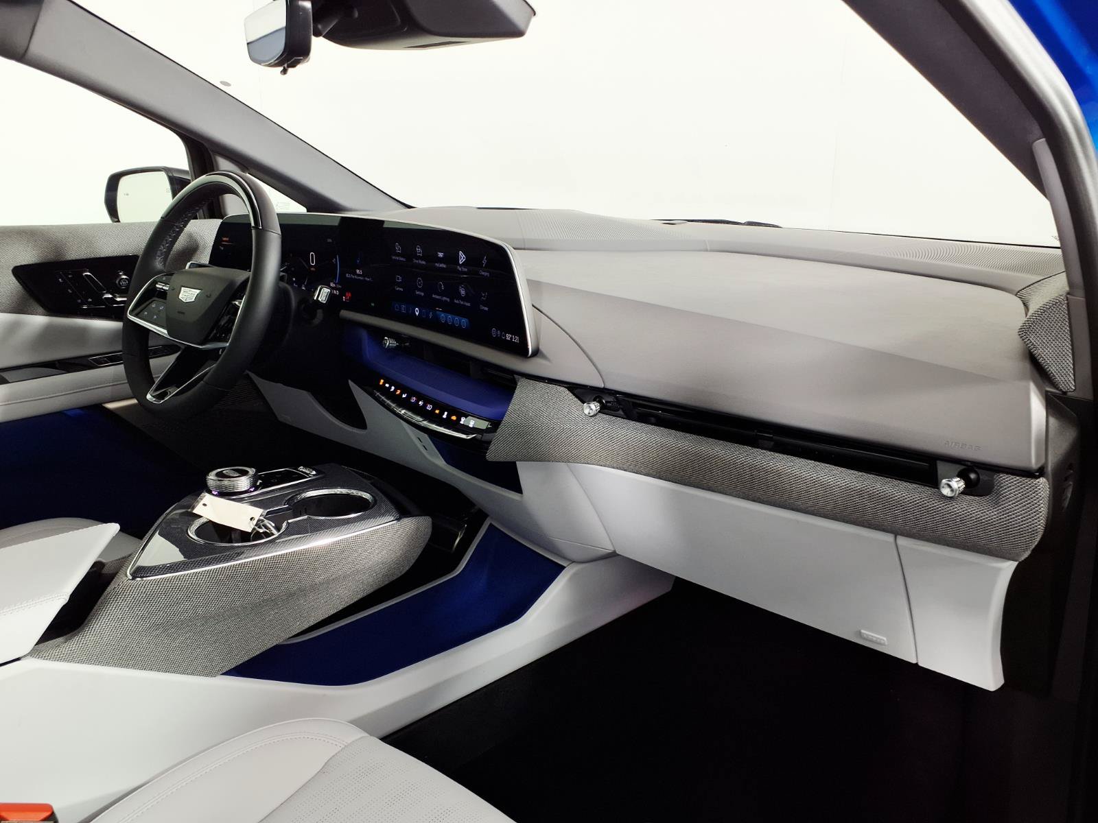 Certified 2025 Cadillac Optiq Luxury 2 AWD/4WD image 9