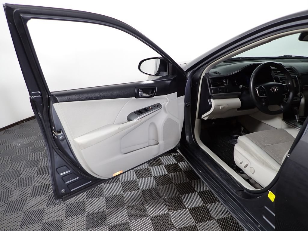 Used 2012 Toyota Camry XLE FWD image 20