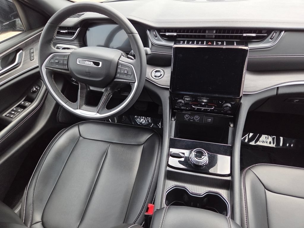 Used 2024 Jeep Grand Cherokee L Limited AWD/4WD image 33