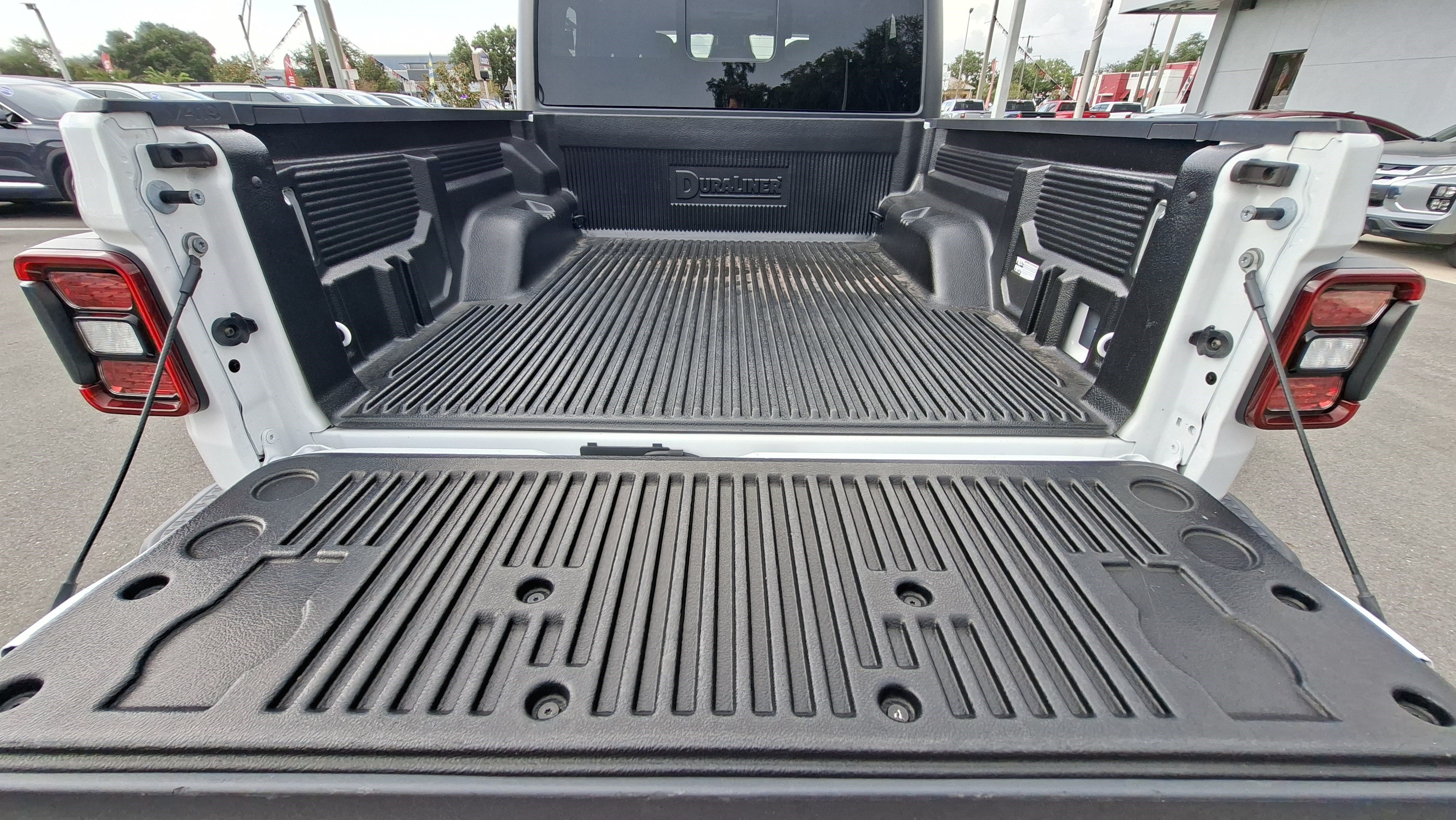 Used 2026 Jeep Gladiator Mojave AWD/4WD image 21