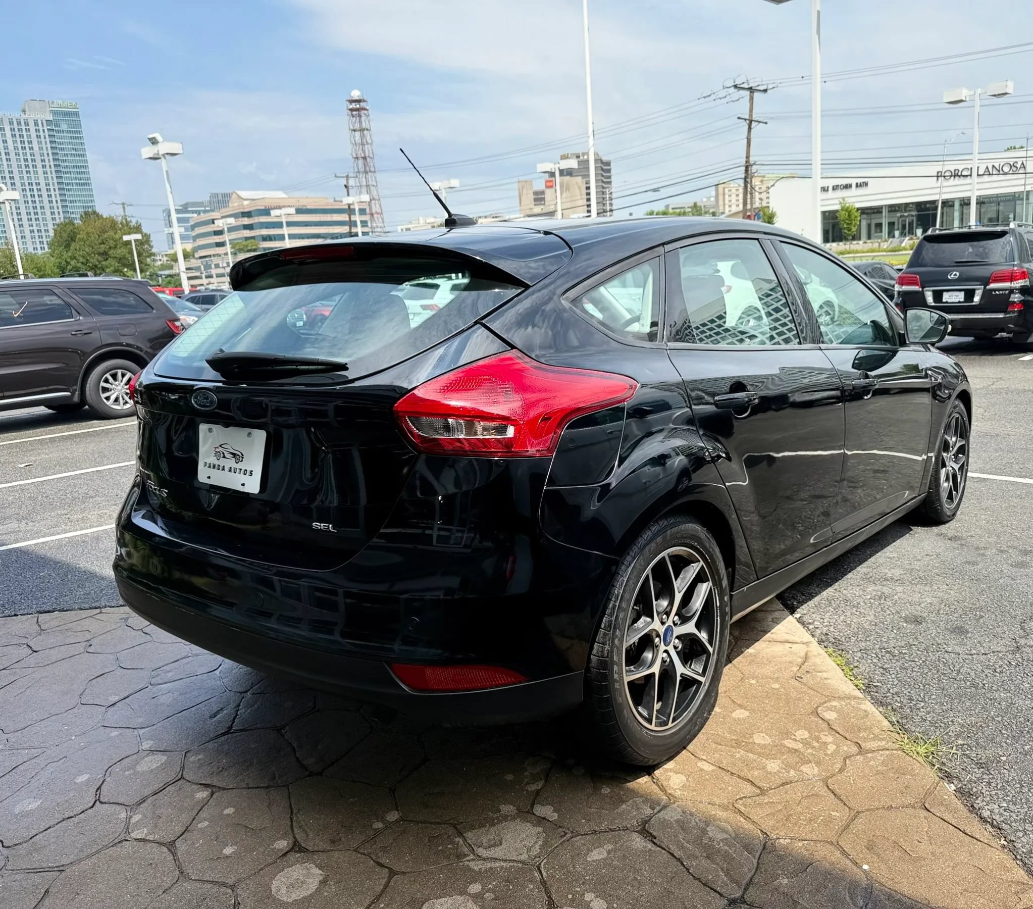Used 2017 Ford Focus SEL FWD image 7