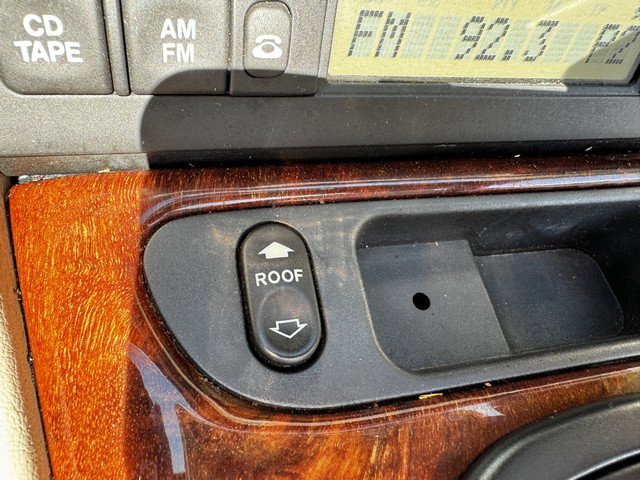 Used 2000 Jaguar XK8 Convertible image 28