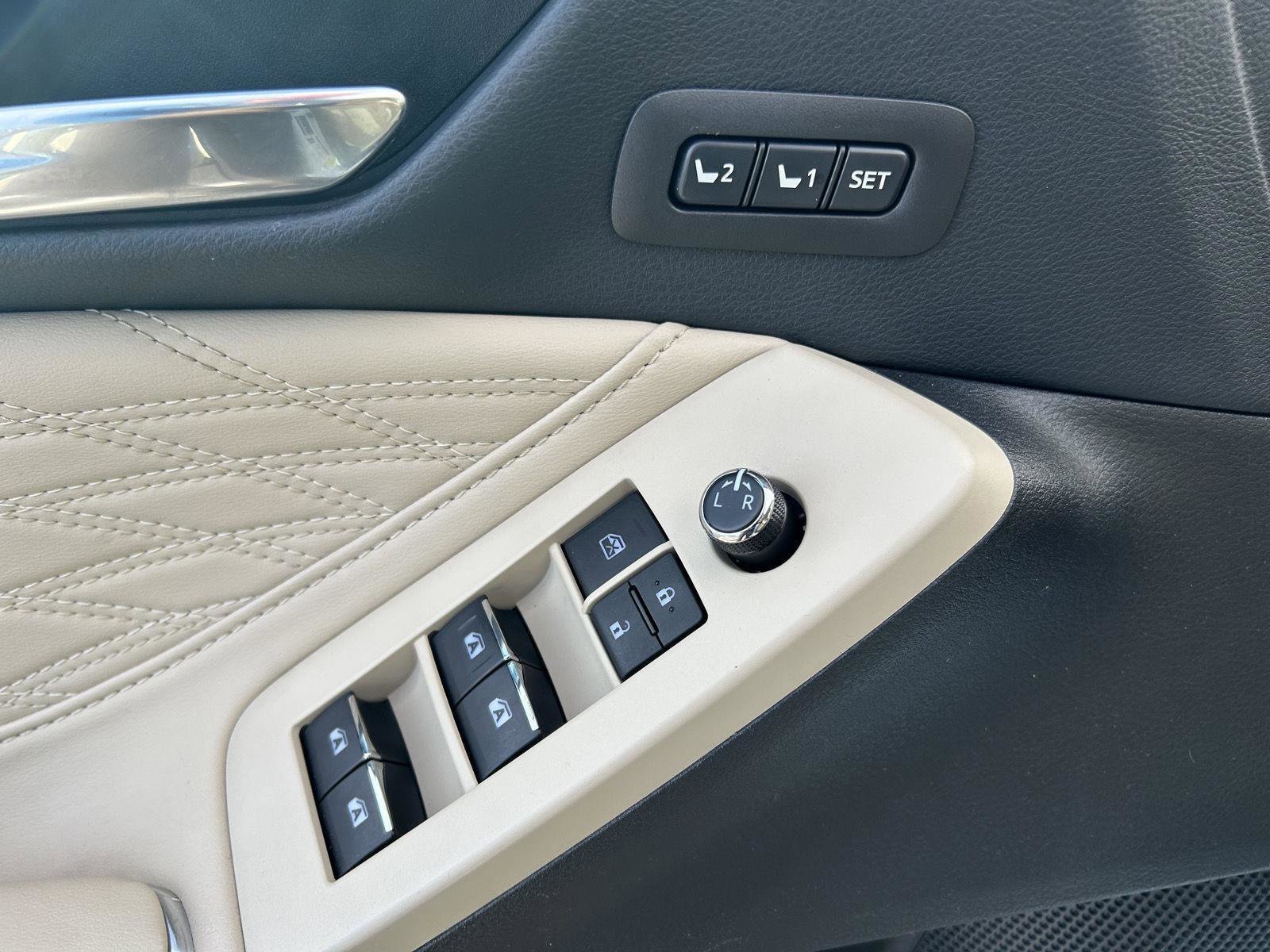 Used 2020 Toyota Avalon Limited image 13