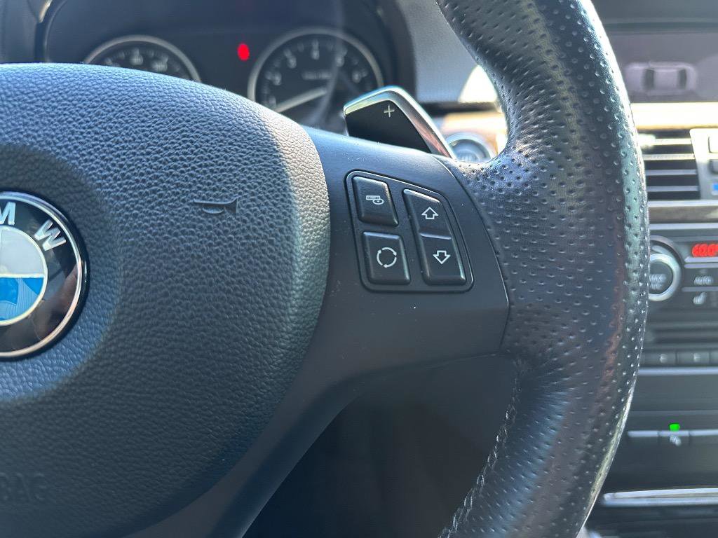 Used 2013 BMW 335i Convertible image 12