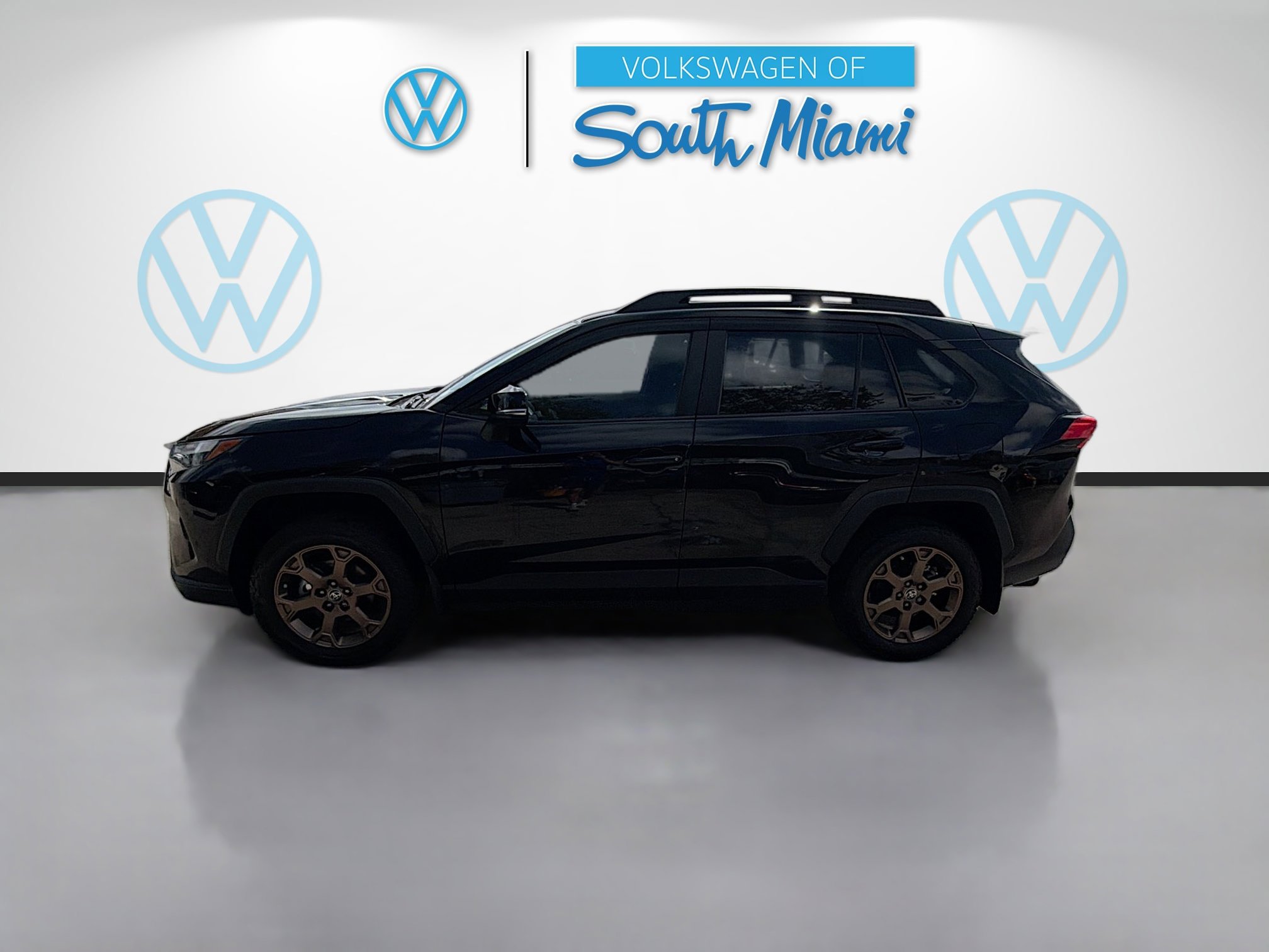 Used 2023 Toyota RAV4 Hybrid Woodland image 4