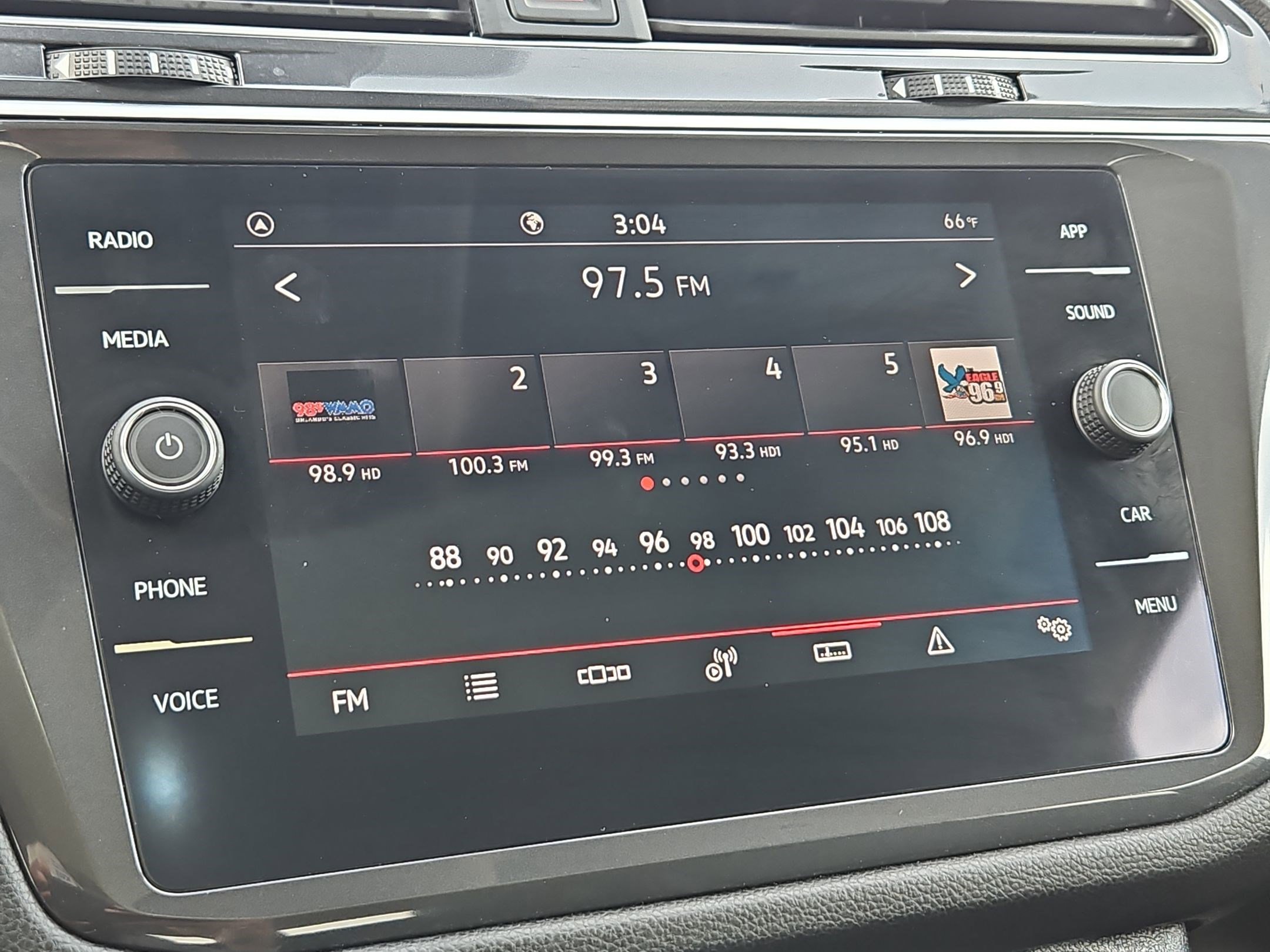 Used 2024 Volkswagen Tiguan Wolfsburg Edition image 22