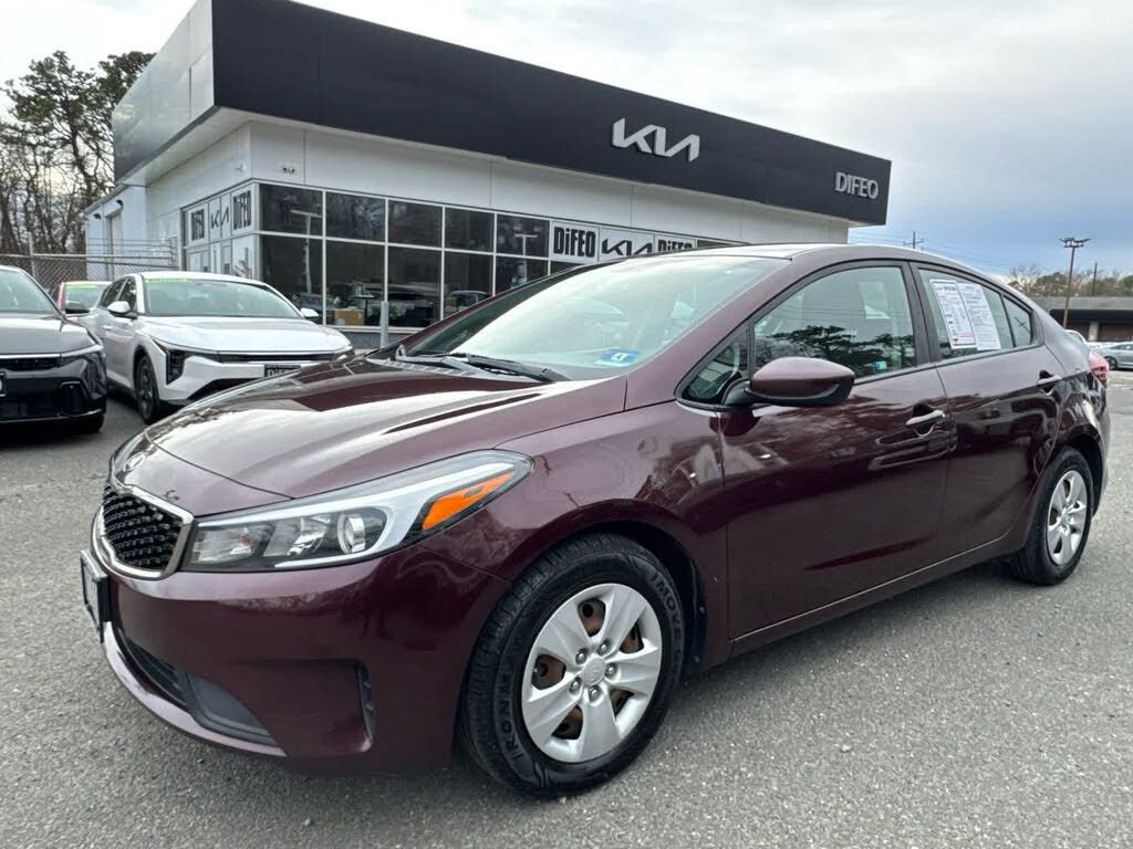 Used 2017 Kia Forte LX w/ LX Popular Package image 4