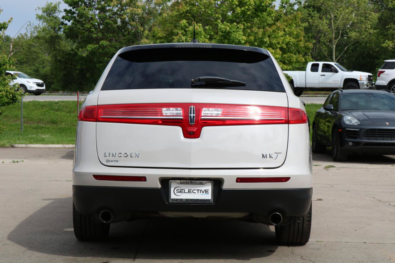 Used 2019 Lincoln MKT AWD image 10