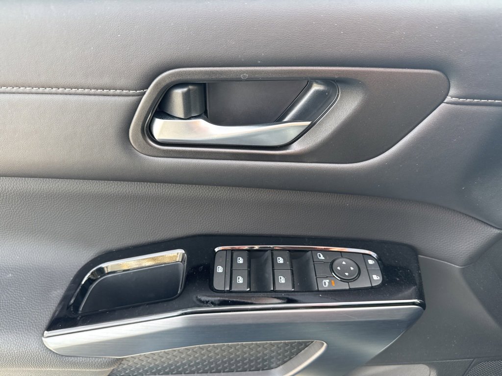 Used 2025 Nissan Pathfinder SL w/ Cargo Package image 25