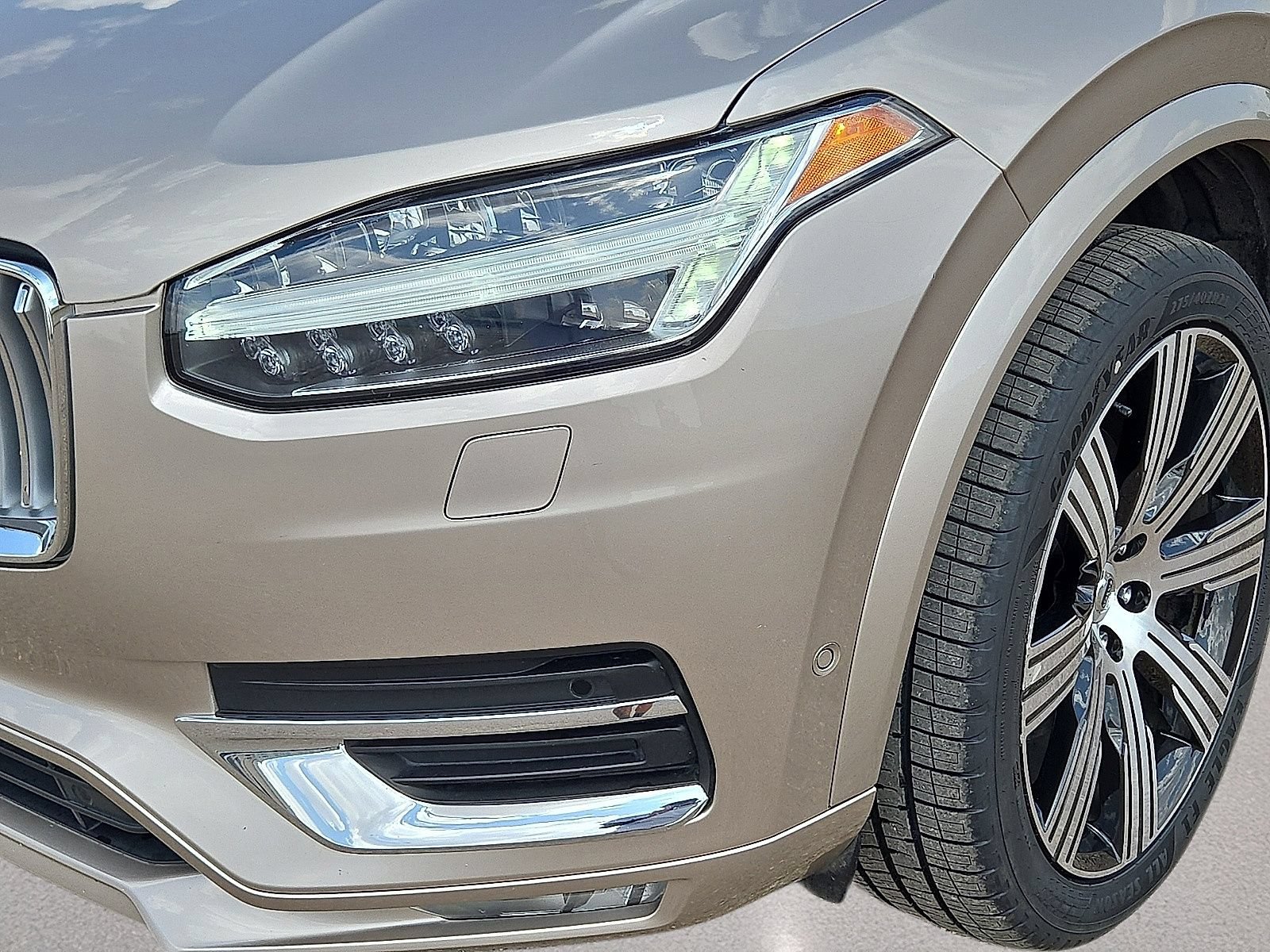 Used 2024 Volvo XC90 B6 Plus w/ Protection Package Premier AWD/4WD image 9