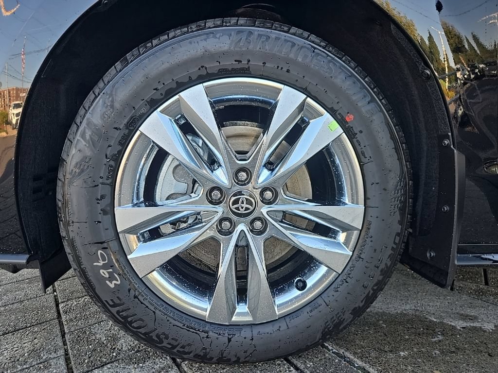 New 2026 Toyota Sienna XLE AWD/4WD image 11