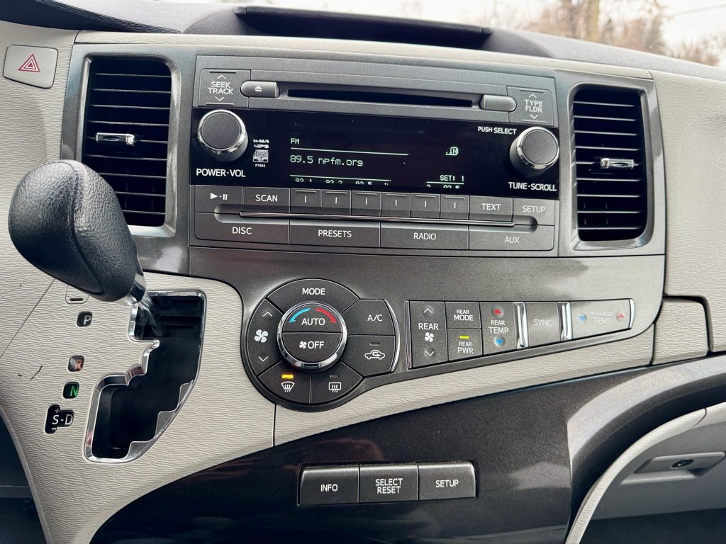 Used 2014 Toyota Sienna LE image 35