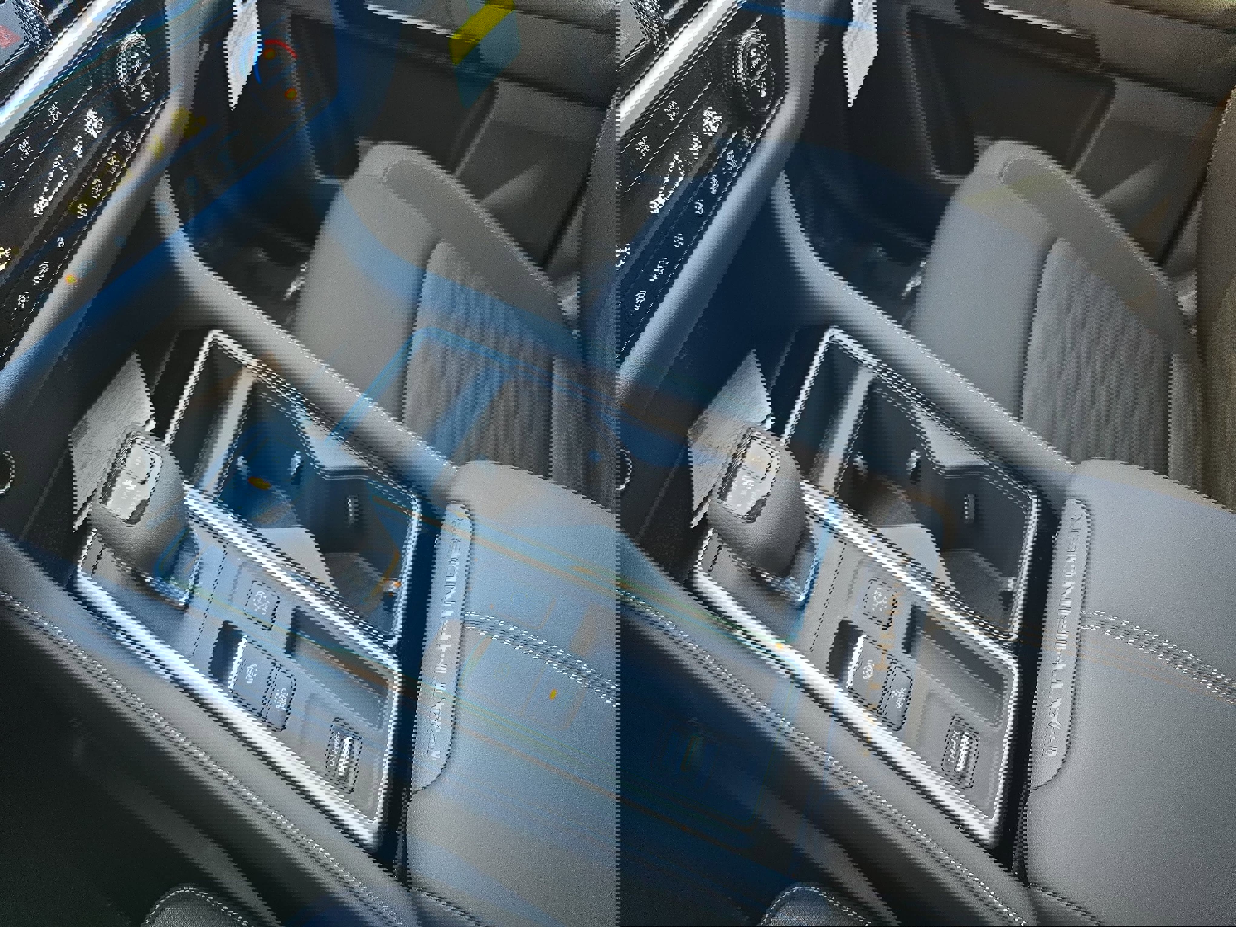 New 2025 Nissan Pathfinder SV w/ Black Appearance Package image 25