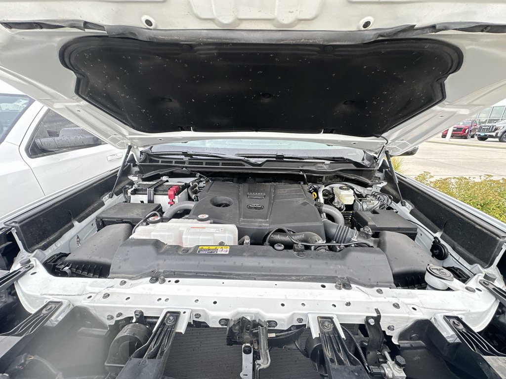 Used 2025 Toyota Tundra Limited AWD/4WD image 31