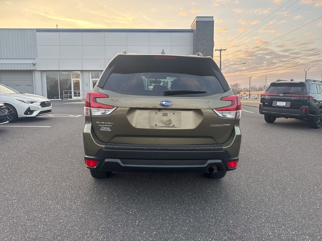 Used 2023 Subaru Forester Premium image 14