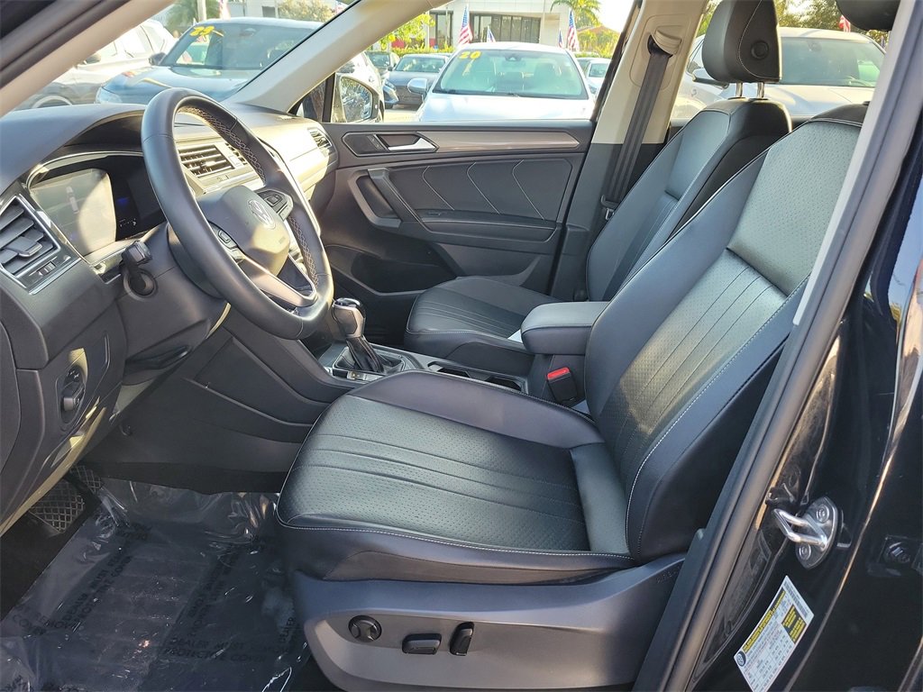 Used 2022 Volkswagen Tiguan SE image 12
