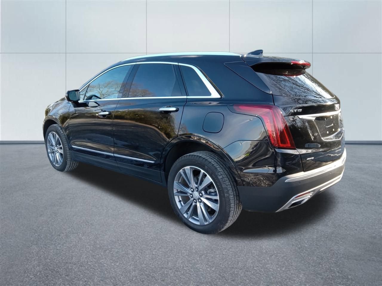 Certified 2025 Cadillac XT5 Premium Luxury w/ Technology Package image 3
