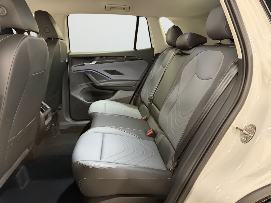 New 2026 Volkswagen Tiguan SE FWD image 16