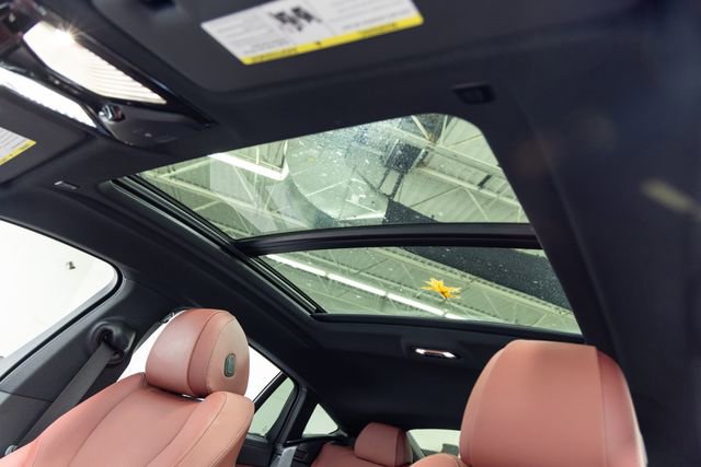 Used 2022 BMW X6 xDrive40i w/ M Sport Package image 13