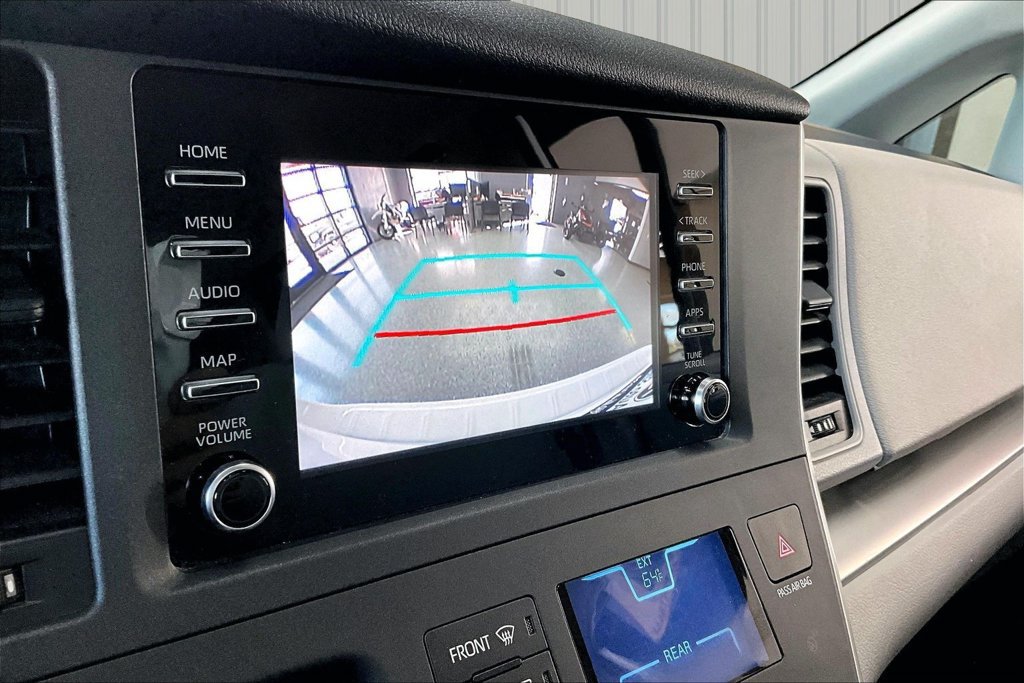 Used 2020 Toyota Sienna L FWD image 13