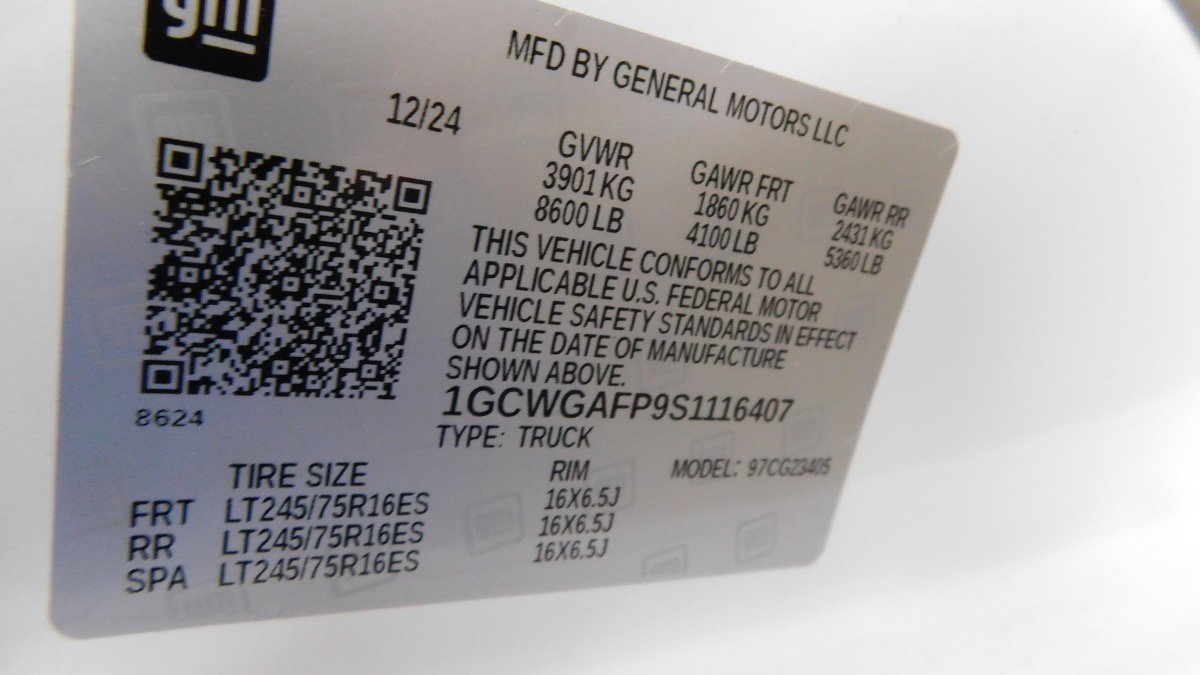 Used 2025 Chevrolet Express 2500 w/ Driver Convenience Package image 16