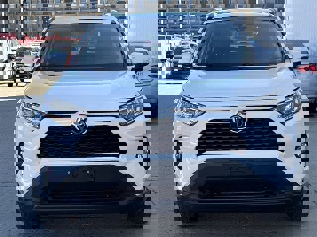 Used 2020 Toyota RAV4 XLE Premium image 8