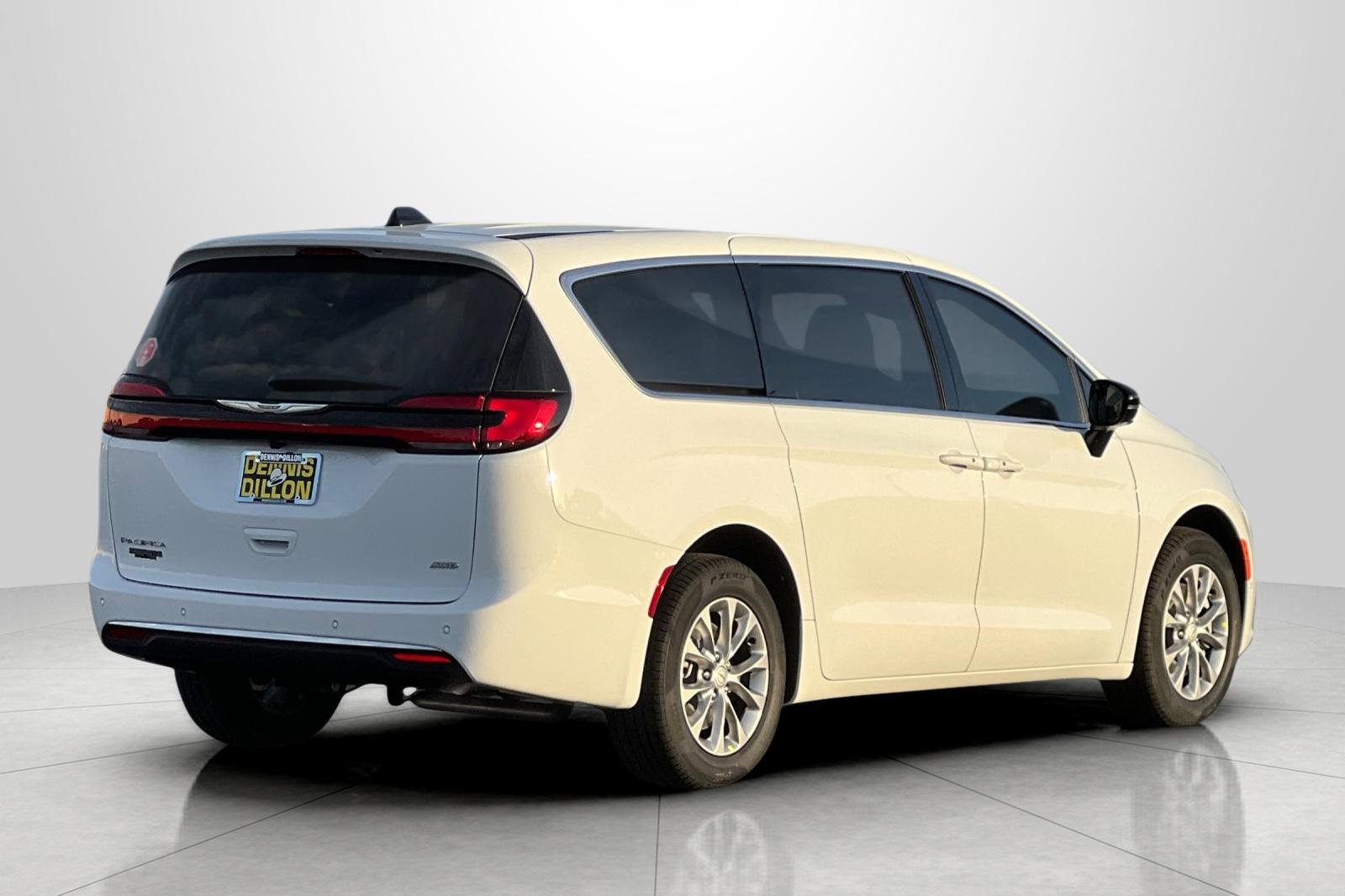 New 2026 Chrysler Pacifica Select image 5