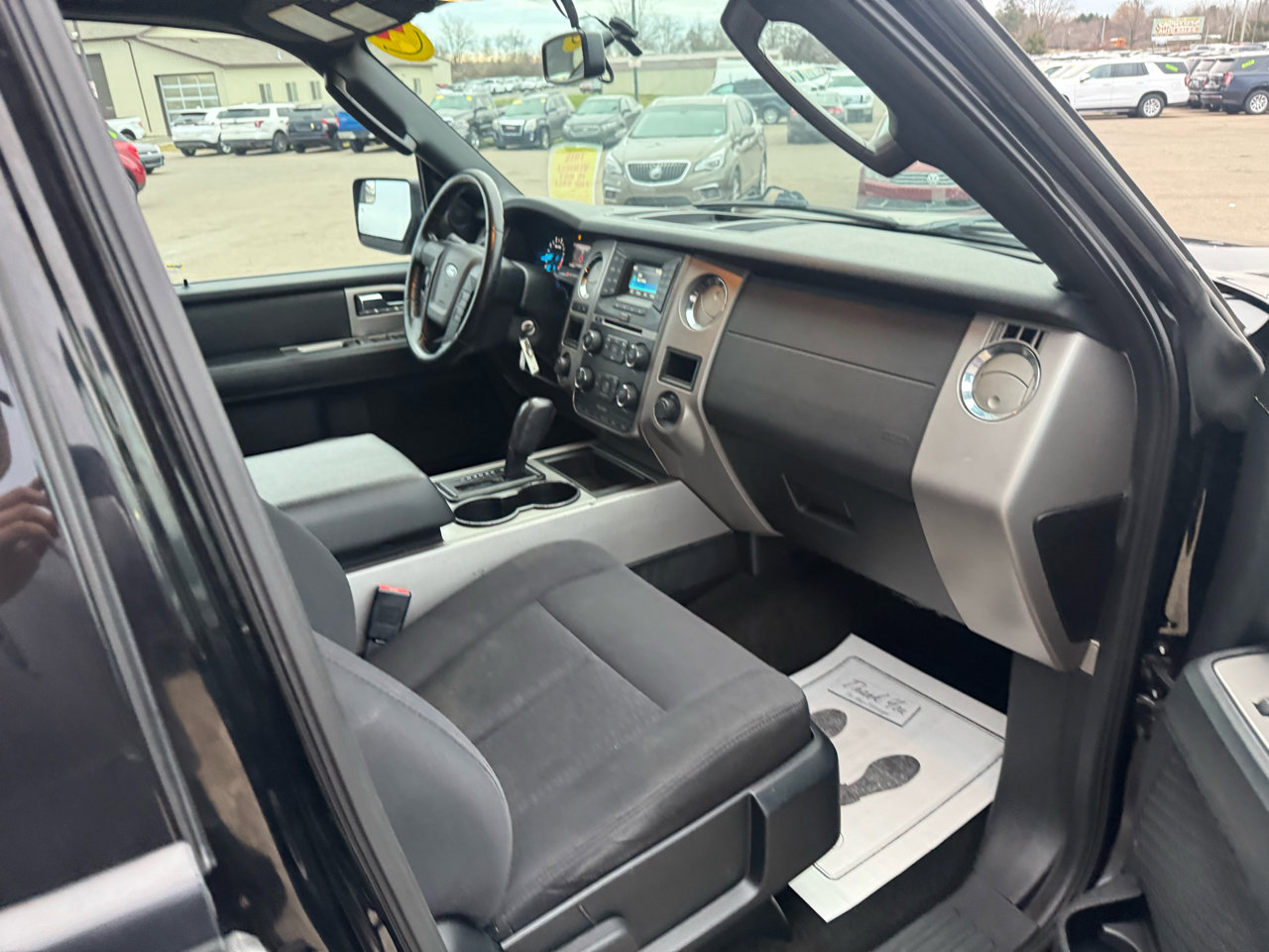 Used 2017 Ford Expedition XLT image 12