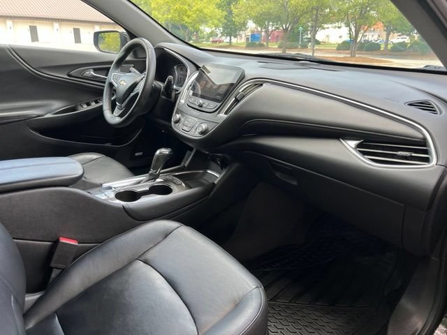 Used 2017 Chevrolet Malibu LT w/ Leather Package FWD image 21