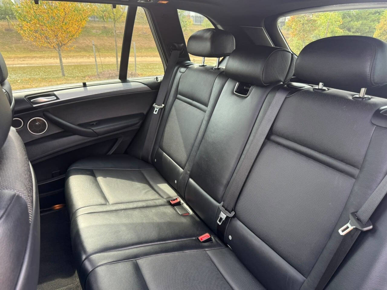 Used 2011 BMW X5 M image 27