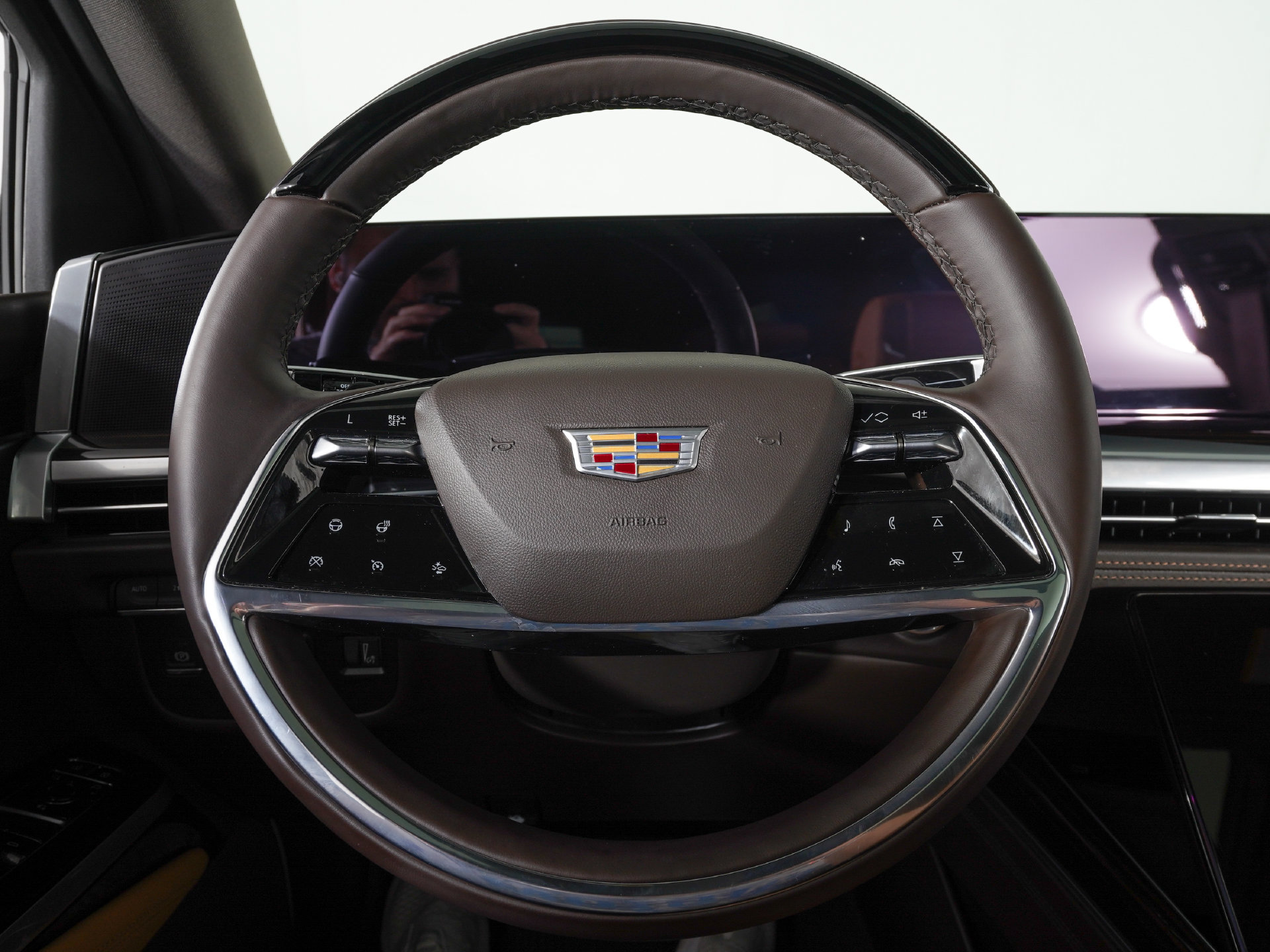 Used 2025 Cadillac Escalade Premium Luxury w/ LPO, Floor Liner Package AWD/4WD image 19