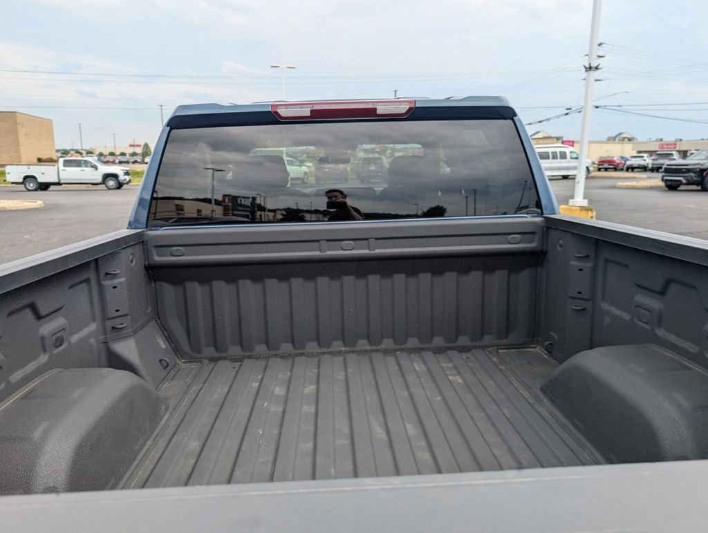 Used 2024 Chevrolet Silverado 1500 Custom w/ Dark Appearance Package AWD/4WD image 9