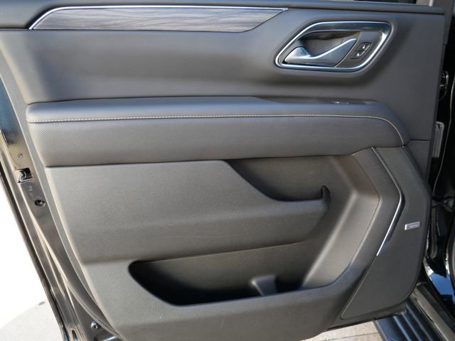 Used 2023 GMC Yukon XL SLT w/ SLT Premium Package image 14