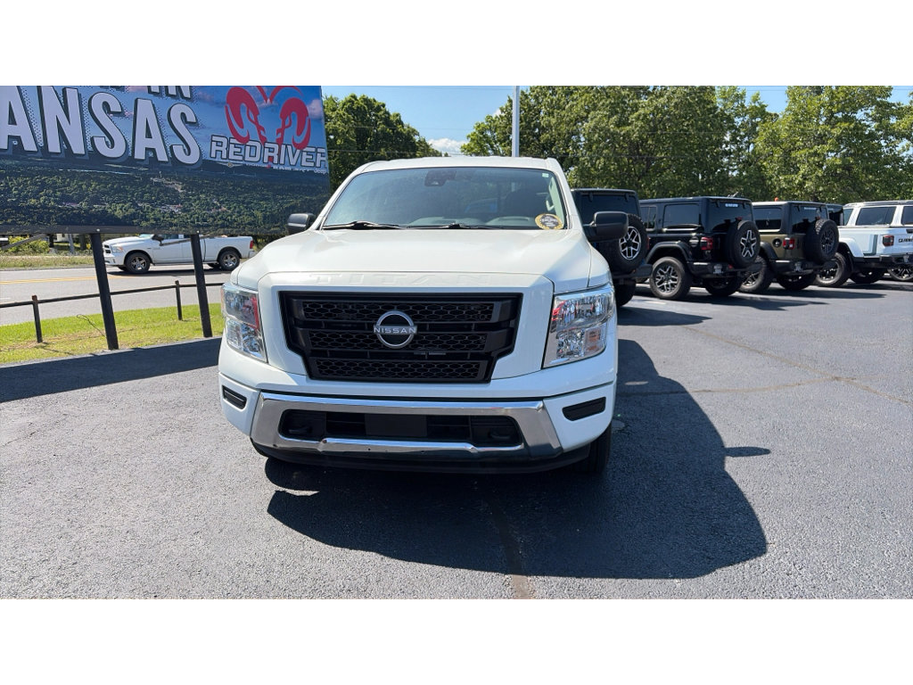 Used 2023 Nissan Titan SV AWD/4WD image 2