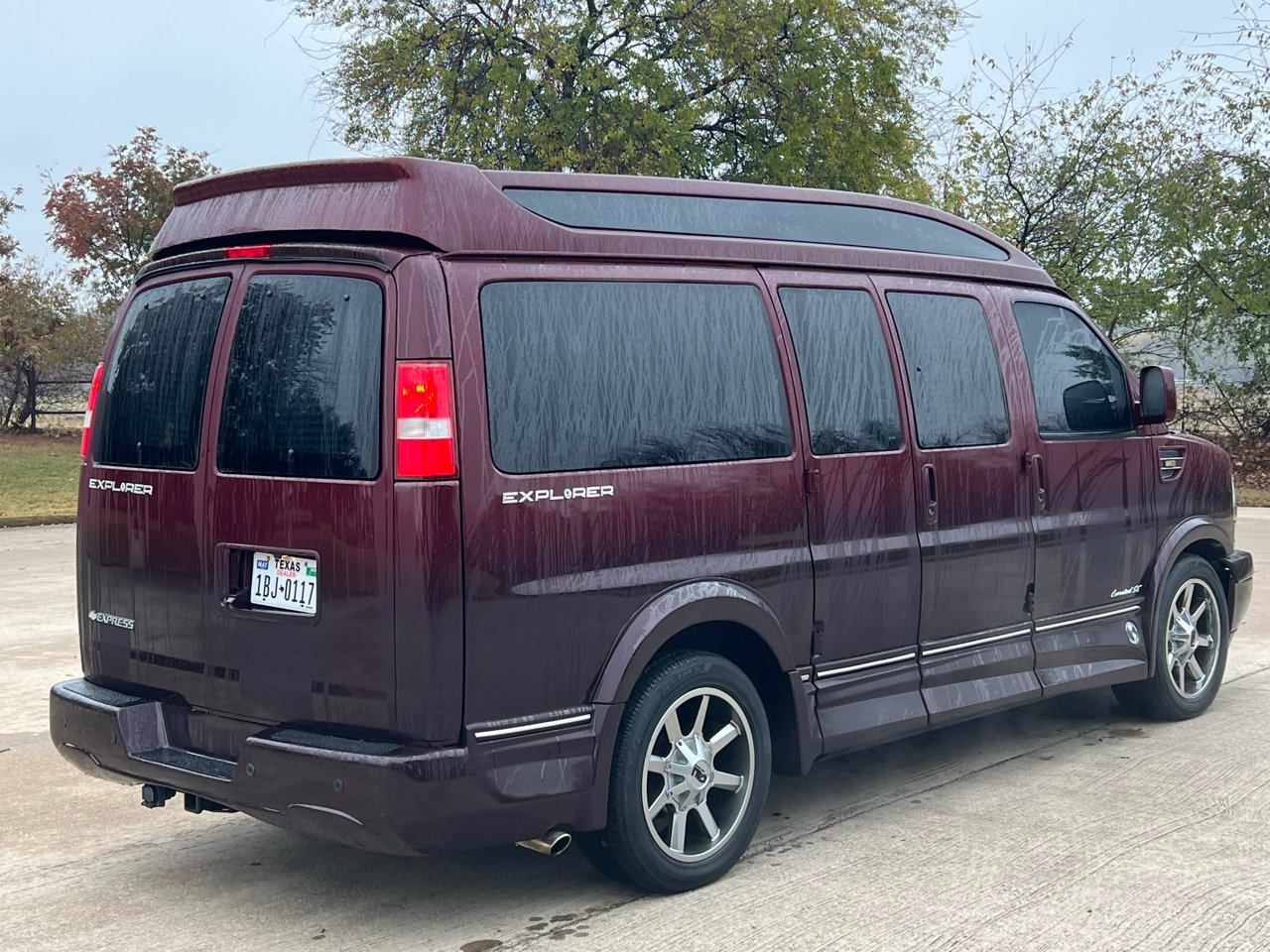 Used 2017 Chevrolet Express 2500 image 5