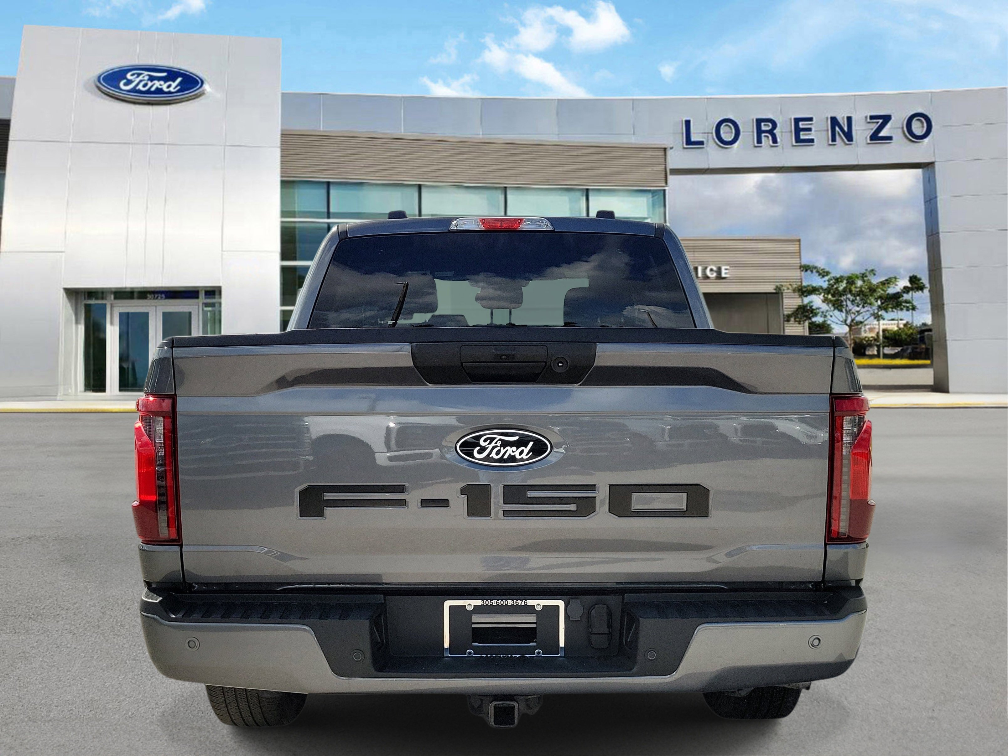 Used 2024 Ford F150 XLT w/ XLT Black Appearance Package RWD image 6