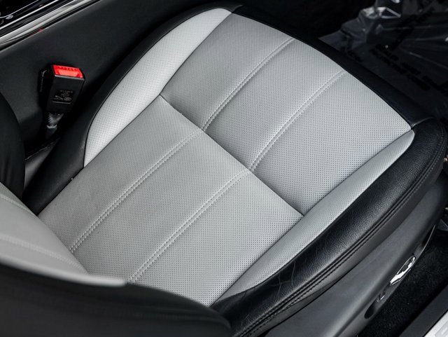 Used 2022 Land Rover Range Rover Evoque R-Dynamic SE image 28