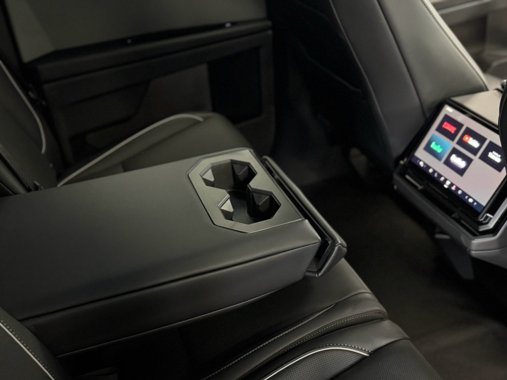 Used 2024 Tesla Cybertruck AWD Crew Cab image 37