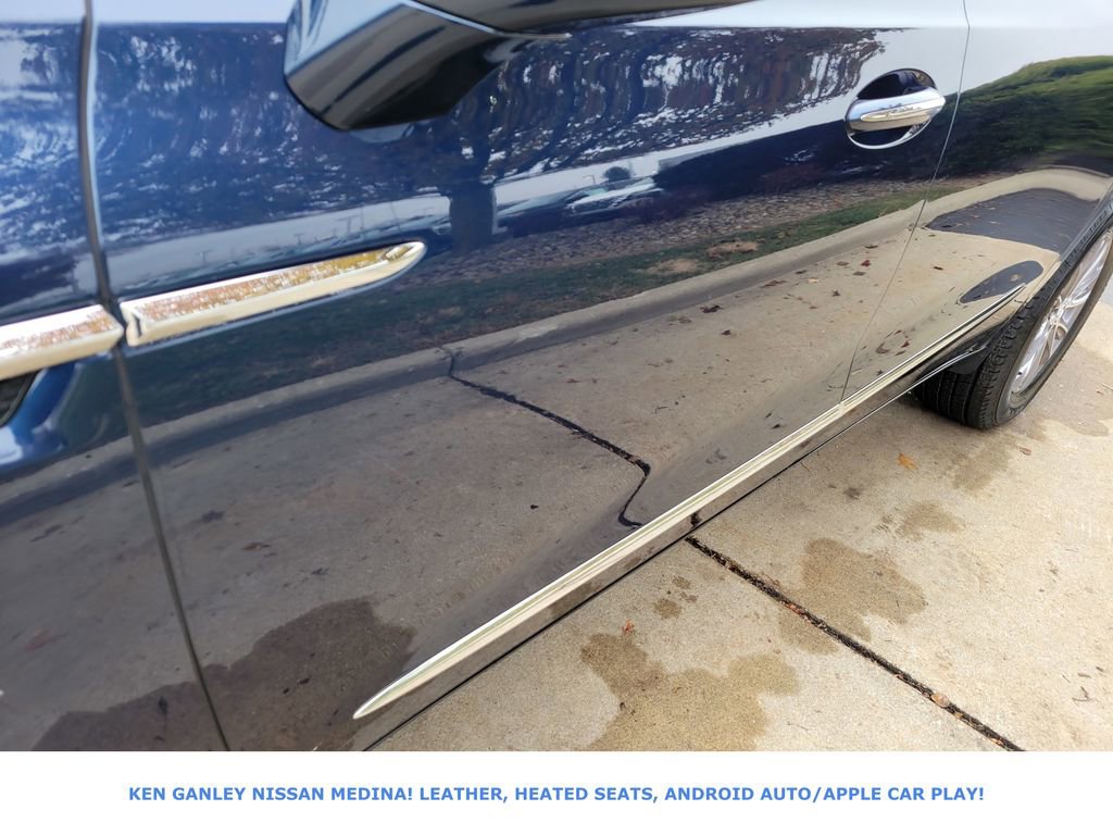 Used 2023 Buick Enclave Essence image 11