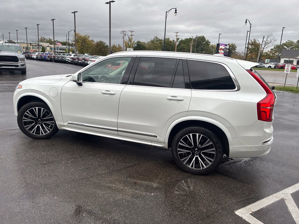 Used 2024 Volvo XC90 T8 Plus w/ Protection Package Premier AWD/4WD image 9
