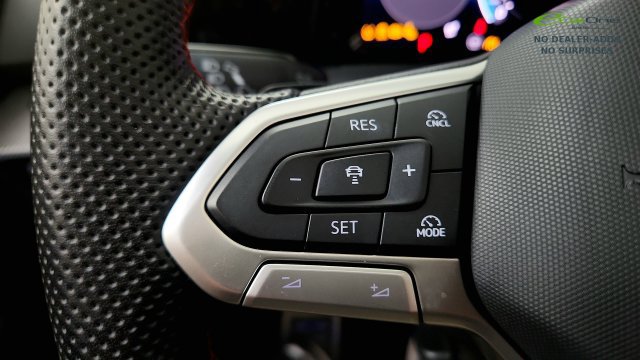 Used 2025 Volkswagen GTI SE FWD image 63