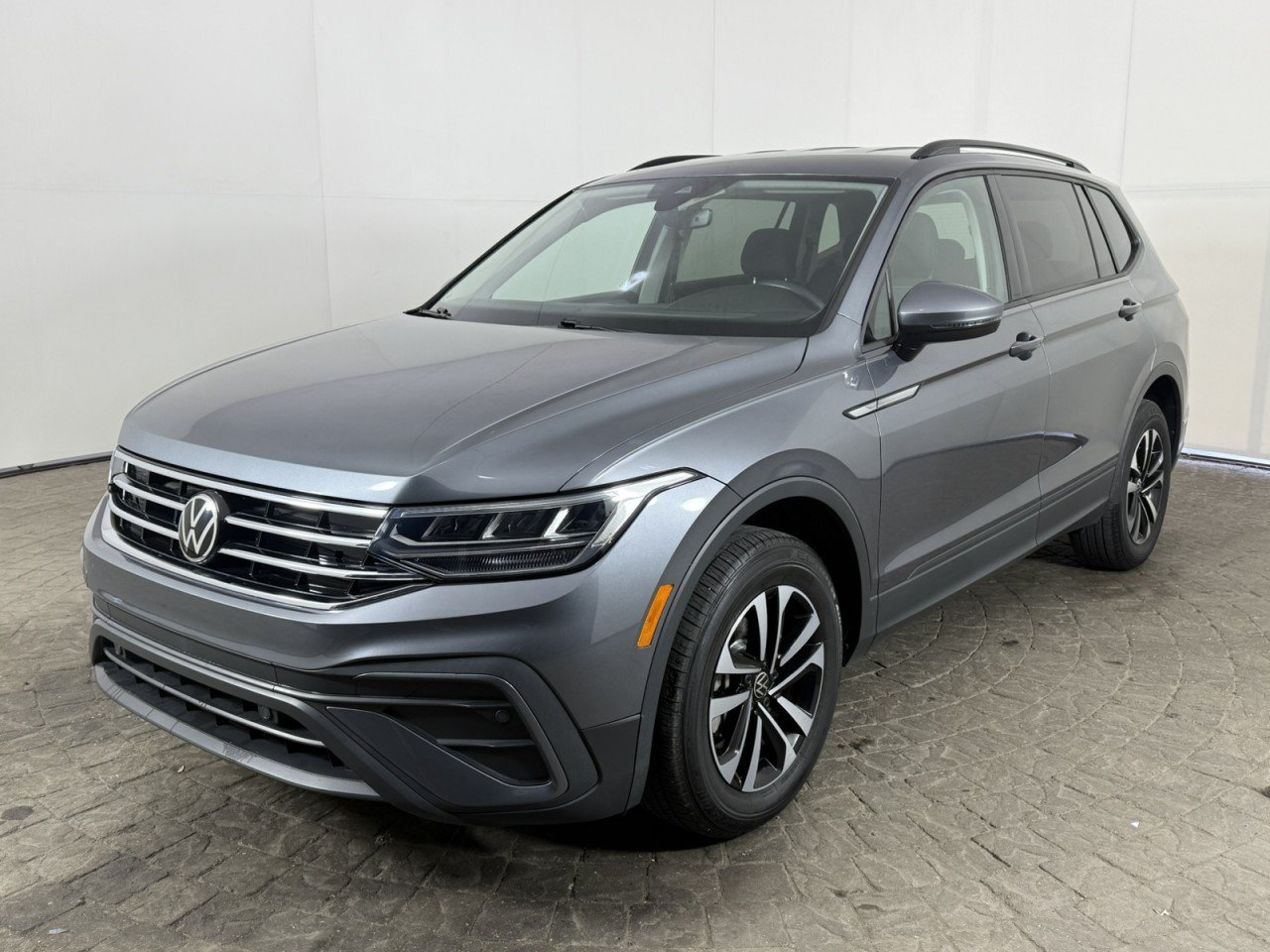 Used 2023 Volkswagen Tiguan S w/ Driver Assistance Package AWD/4WD image 3