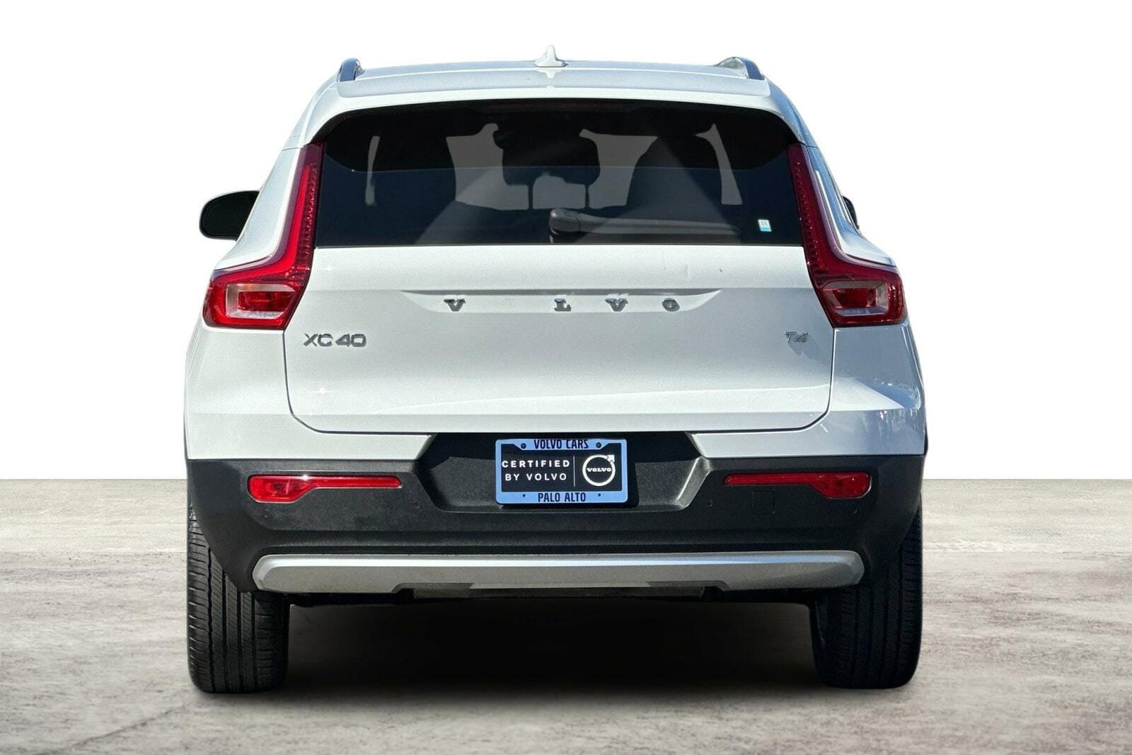Used 2020 Volvo XC40 T4 Momentum FWD image 7