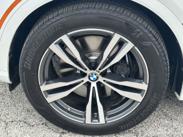 Used 2026 BMW X7 xDrive40i w/ M Sport Package AWD/4WD image 13